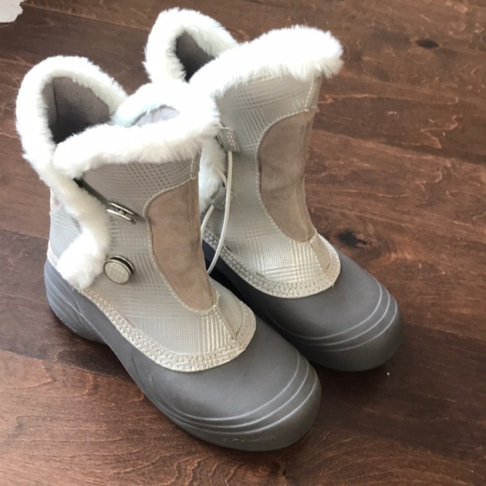 Columbia Sierra Flurry Boots Sz 7